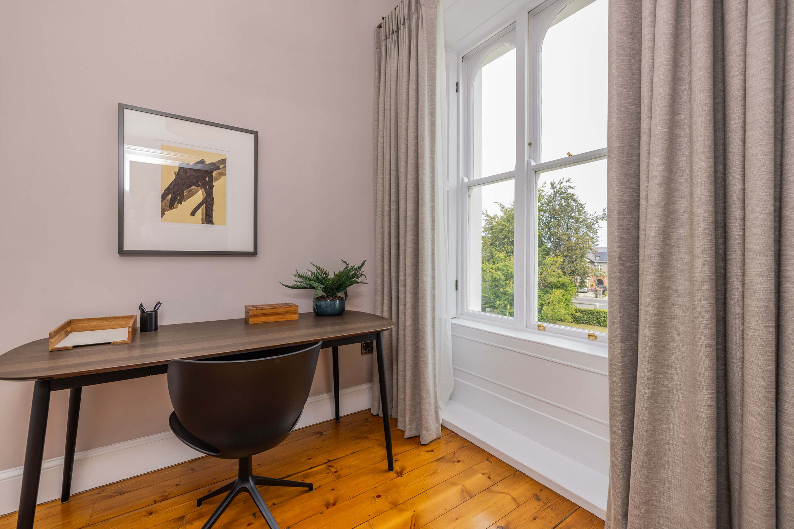 Co-Living Suites desk